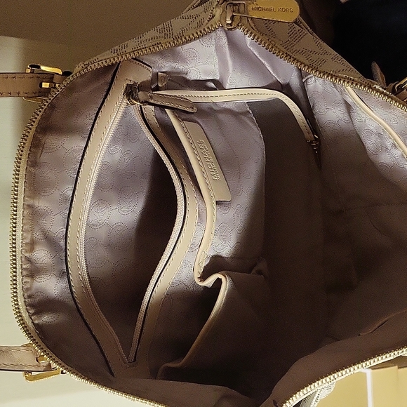 Michael Kors Jet Set Logo E/W Top Zip Tote - Picture 5 of 11